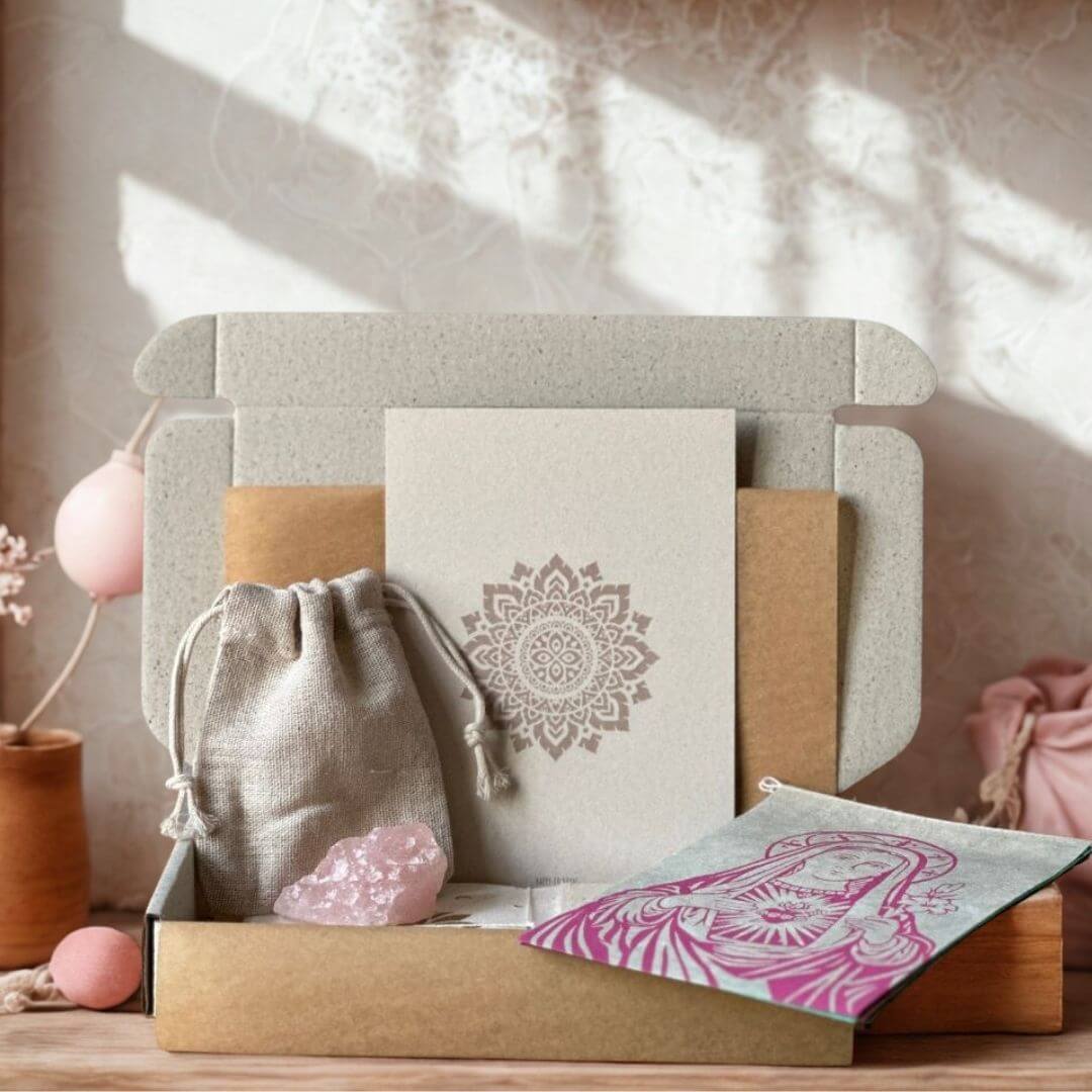 Happy giftbox-compassion (19) Geschenkdoosje van graskarton met setje ecru lichtzakjes met gouden opdruk, wit groeipapier hartje en hou je taai kaart.